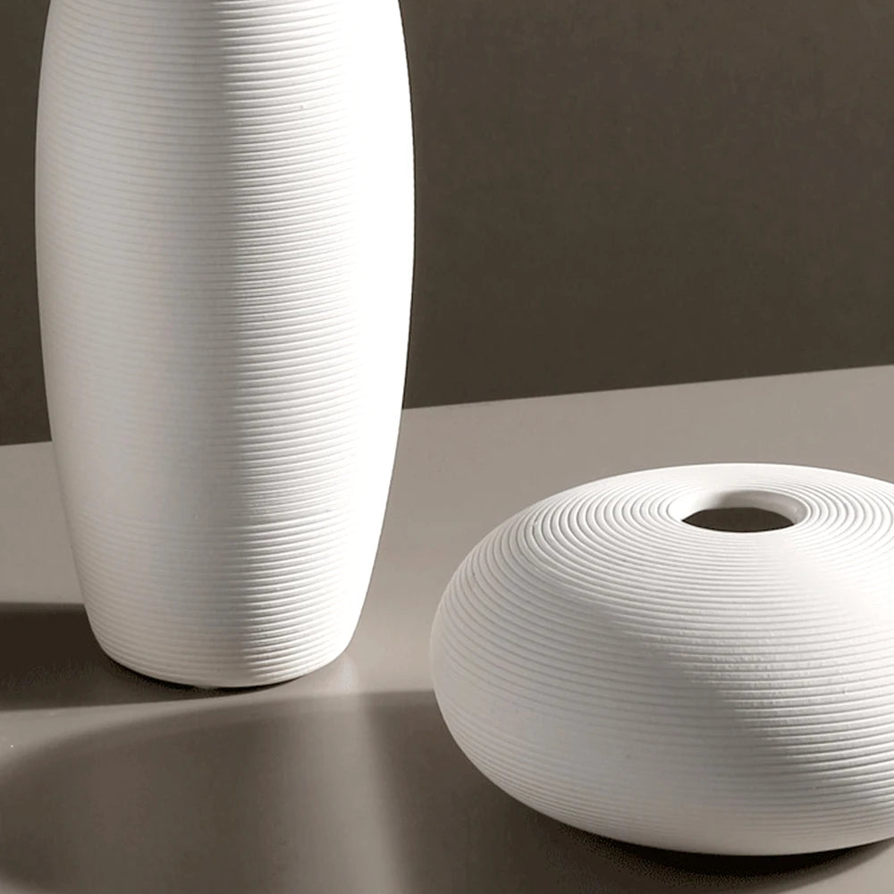 White Ceramic Vases Minimalist Home Decor NoVasi Decorativi in Ceramica Bianca – Design Minimal Nordico per Casa e Arredo Modernordic Modern Room Kitchen Living Rome Shelf Decorations Crafts Ornaments